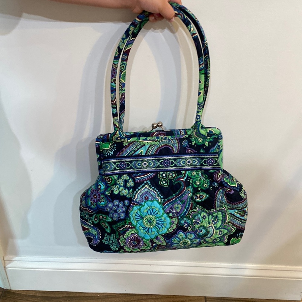 Vera Bradley shoulder bag in excellent condition.